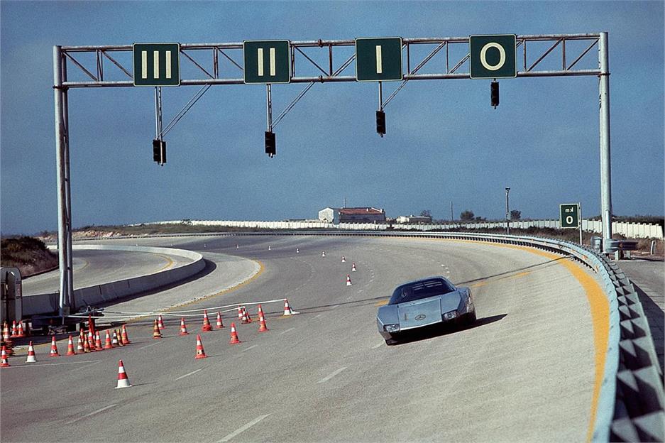 LOS MERCEDES-BENZ REYES DE LA VELOCIDAD EL MÍTICO ANILLO DE VELOCIDAD DE NARDÒ